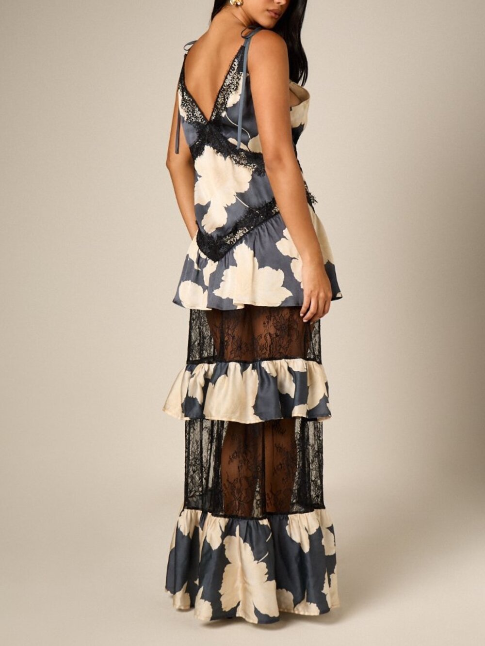 Multicolor Elegant Women's Tiered Floral Maxi Dress With Lace Panels - Picture 2 of 5